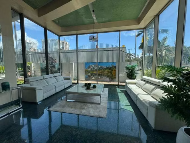 Residencia de Alto Nivel con Vista al Mar