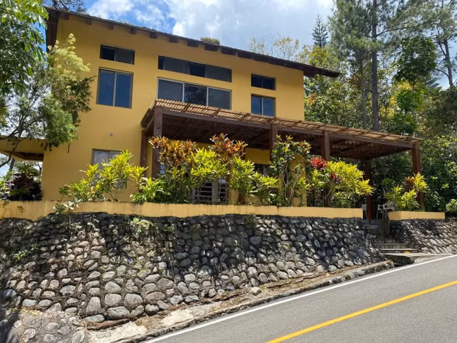 Villa en Venta en Jarabacoa con amplio Terreno de 2,827 mts - Imagen 2