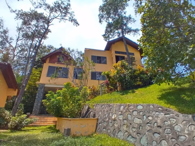 Villa en Venta en Jarabacoa con amplio Terreno de 2,827 mts