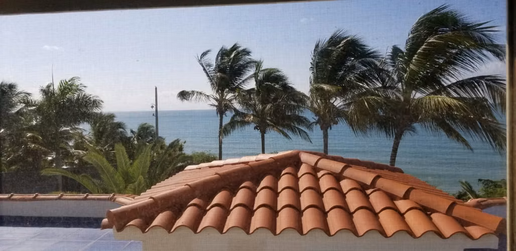 Casa de dos niveles con costa y hermosa vista en Baní