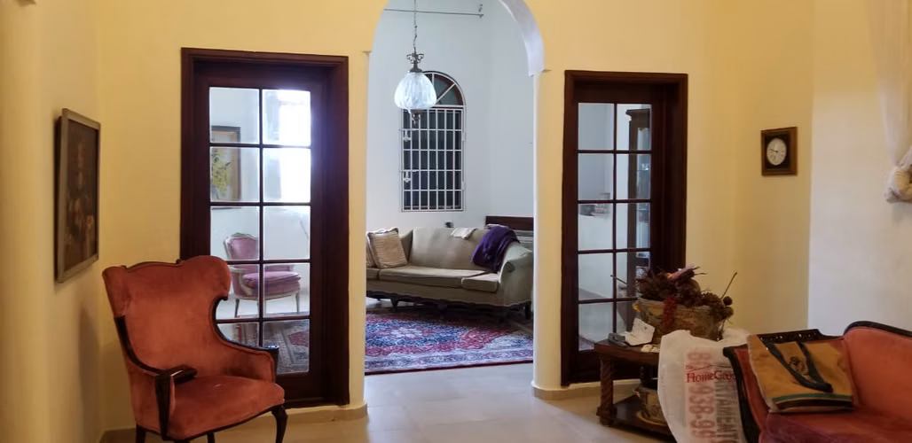 Casa de dos niveles con costa y hermosa vista en Baní