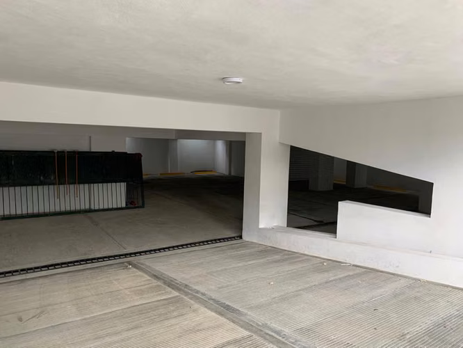 Alquilo Moderno Local Comercial en Urbanización las Castellana