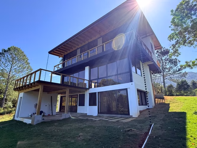 Villa en venta en Jarabacoa de 5 habitaciones