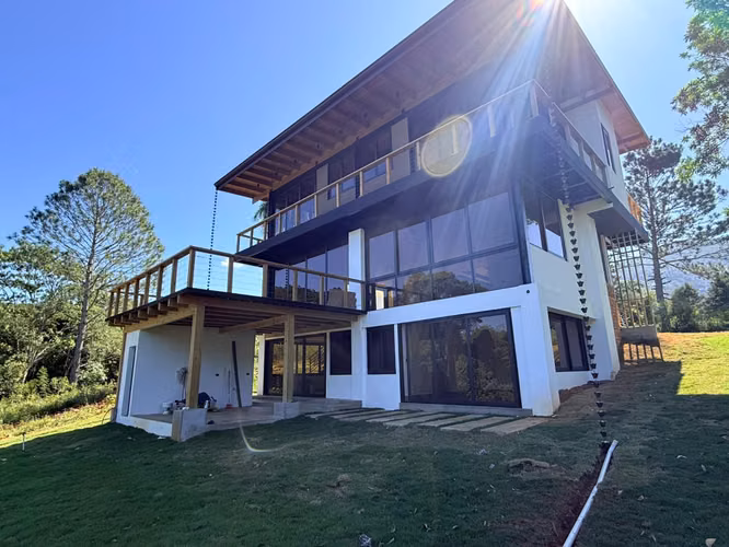 Villa en venta en Jarabacoa de 5 habitaciones