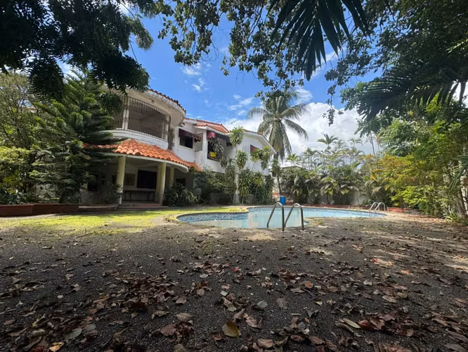 Casa con Piscina en Venta en el Millon