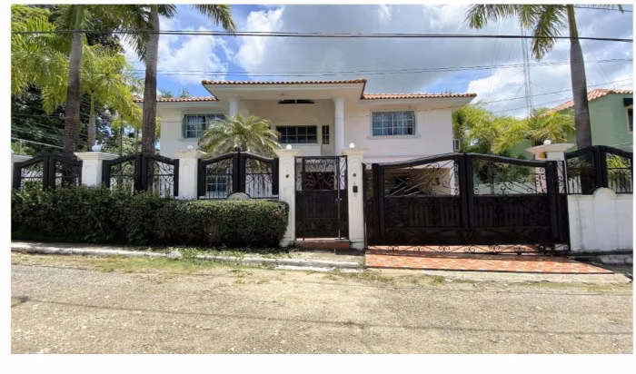 House with Pool for Sale in Los Hidalgos