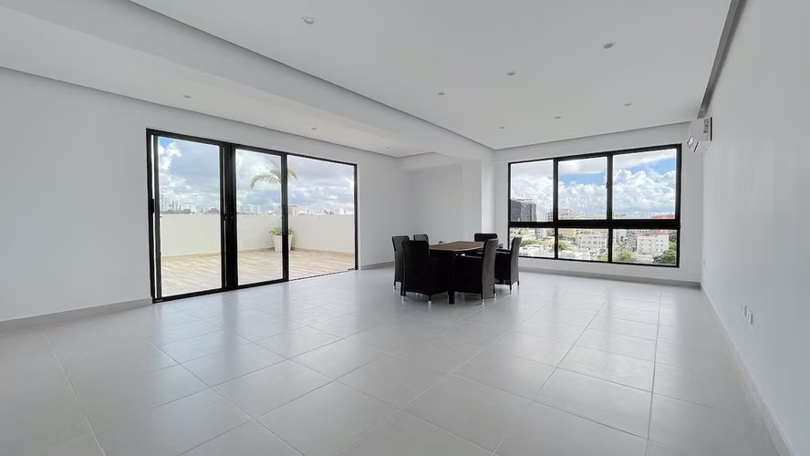 Apartamento segundo nivel con terraza en Zona Universitaria