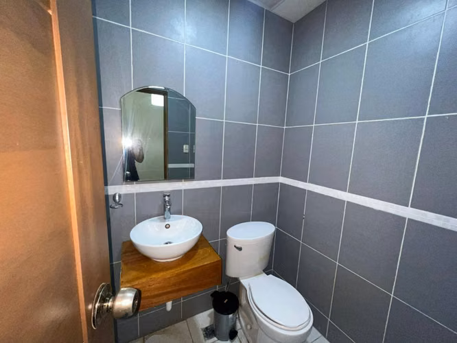 Alquiler Apartamento de 2 Habitaciones Amueblado en Gazcue. - Imagen 6