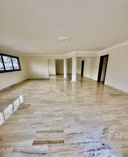 Apartamento en alquiler de 3 habitaciones en el Sector de Bella Vista
