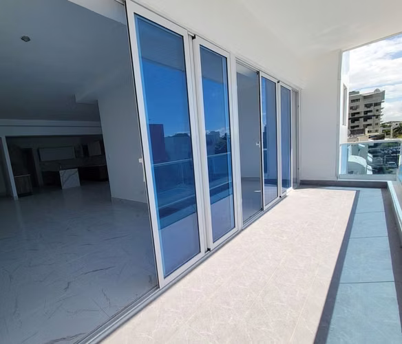 Apartamento nuevo en Bella Vista tres habitaciones en alquiler