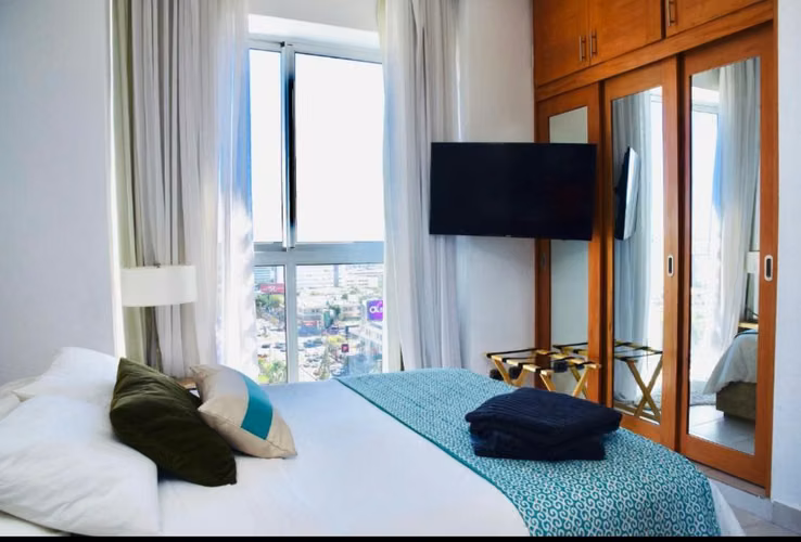 Apartamento En Alquiler De 2 Habitaciones Y 2 Baños En Piantini - Imagen 4