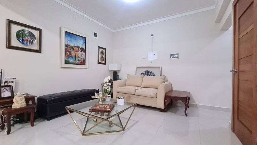 Apartamento 5to. Nivel en Evaristo Morales de Dos Habitaciones - Imagen 2