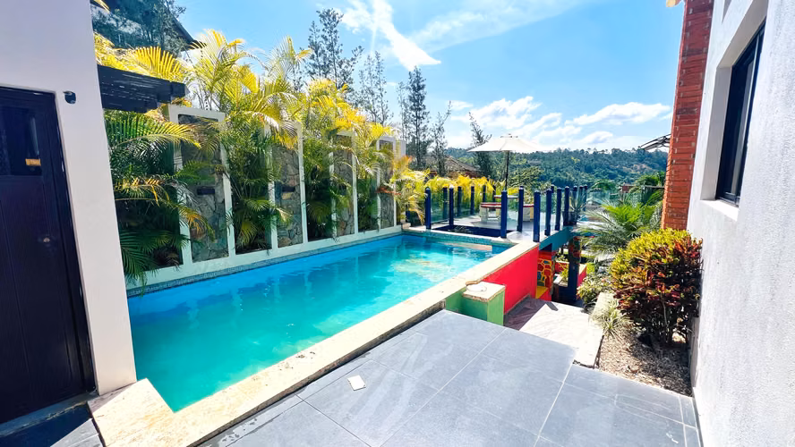 Villa Amueblado en Venta en Jarabacoa cerca del Rio en Complejo Cerrado