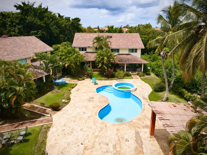 Villa de Lujo en Venta – Alquiler  en Metro Country Club Juan Dolió!