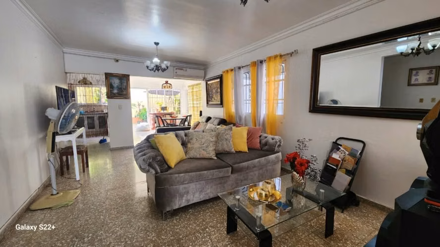2850- CASA EN REP. DE COLOMBIA, STO. DGO.
