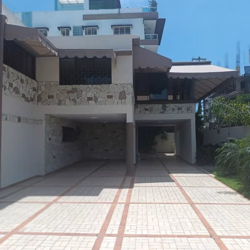 Preciosa casa con excelente ubicación cerca de la Núñez de Cáceres en El Millón