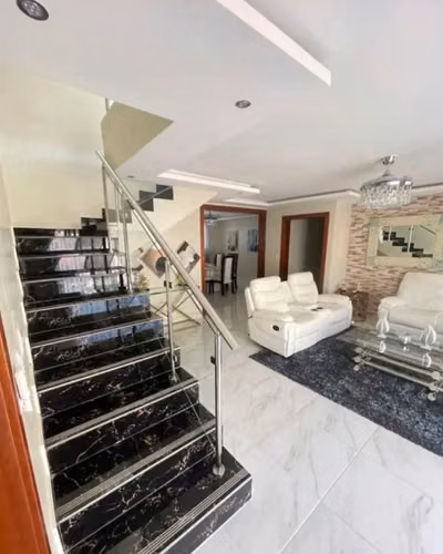  EN VENTA – PENTHOUSE AMUEBLADO EN GURABO AL MEDIO