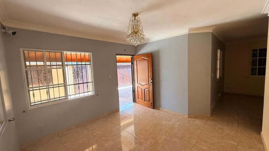  ¡Hermosa Casa en Venta en Prado Oriental, Santo Domingo Este!  - Imagen 5