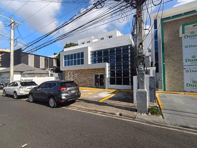 Edificio comercial Alquiler Jardines Metropolitano