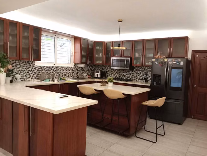 EN VENTA CASA DE LUJO EN LOS CACICAZGOS - Imagen 8