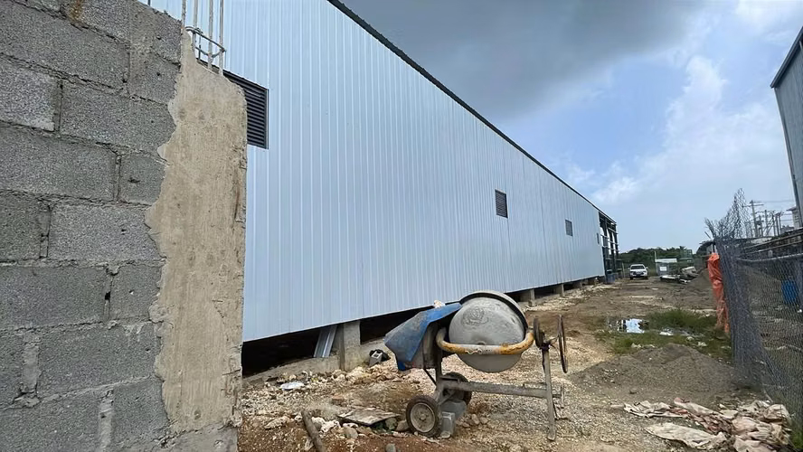 Ship for Rent Highway Circumvalation