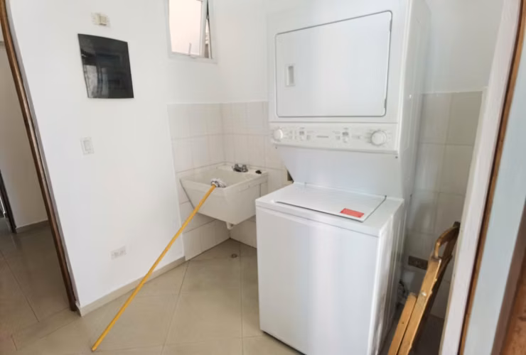 Apartamento con Vista al Mar, Semi-amueblado o con linea blanca - Imagen 8