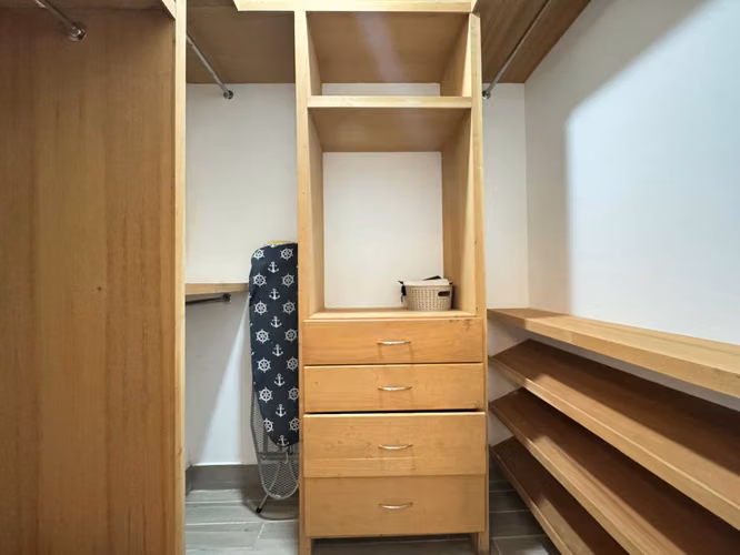 Apartamento Amueblado en venta de 2 Hab. En Bella Vista, Distrito Nacional