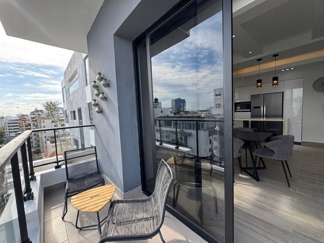 Apartamento Amueblado en venta de 2 Hab. En Bella Vista, Distrito Nacional