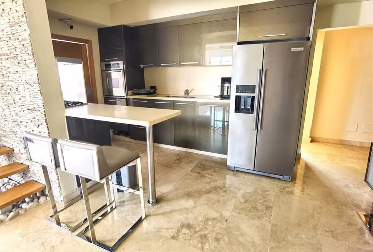 Apartamento tipo penthouse amueblado en Mirador Sur - Imagen 4
