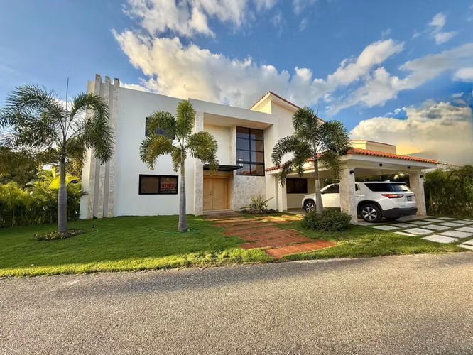 VENDO LA ÚNICA VILLA NUEVA DISPONIBLE DENTRO DE METRO COUNTRY CLUB - Imagen 2