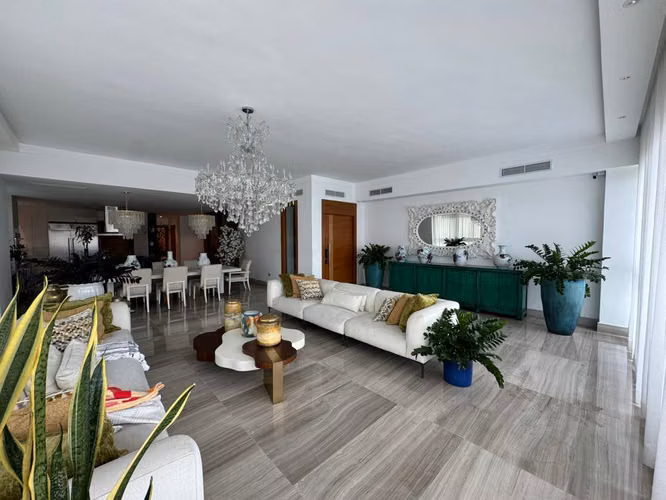Apartamento exclusivo con vista al mar en Los Cacicazgos