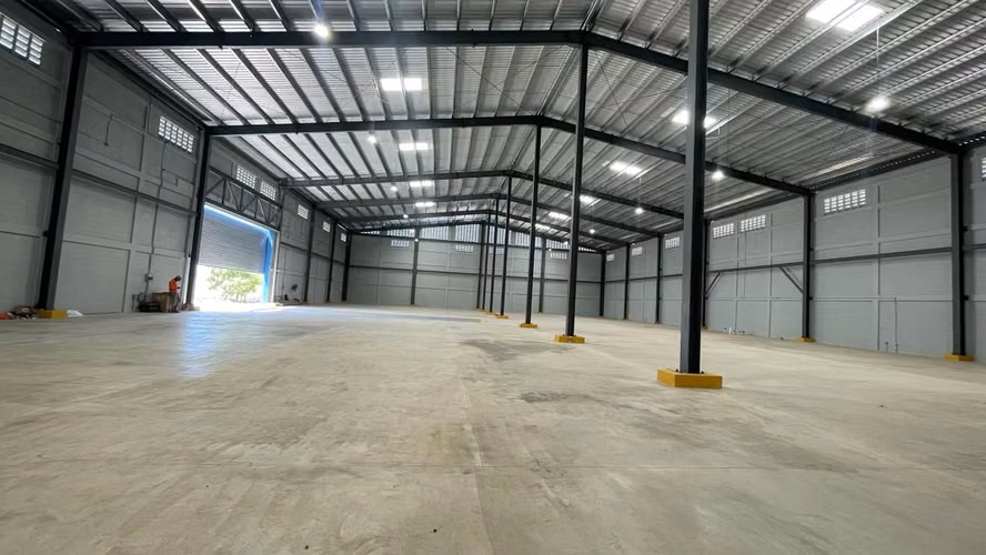 Nave Industrial 2100mts2 en Alquiler en Santo Domingo Oeste