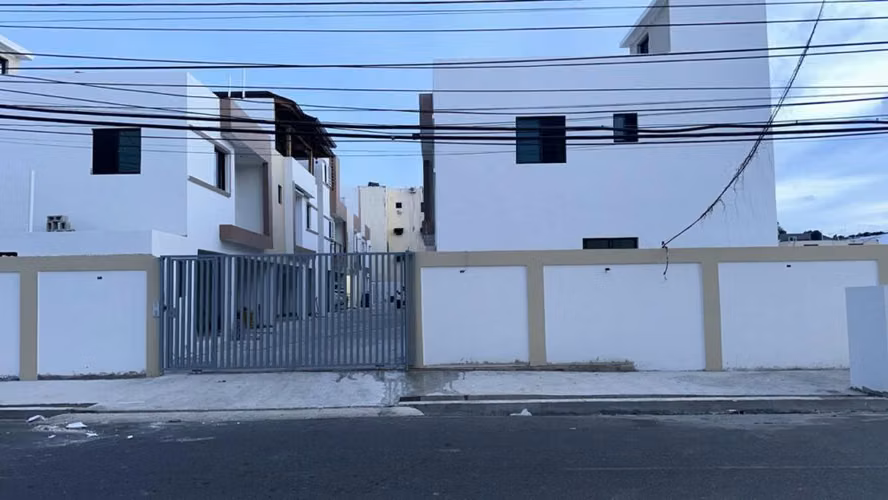 2842- CASA DUPLEX EN ALMA ROSA II, STO. DGO. ESTE - Imagen 3