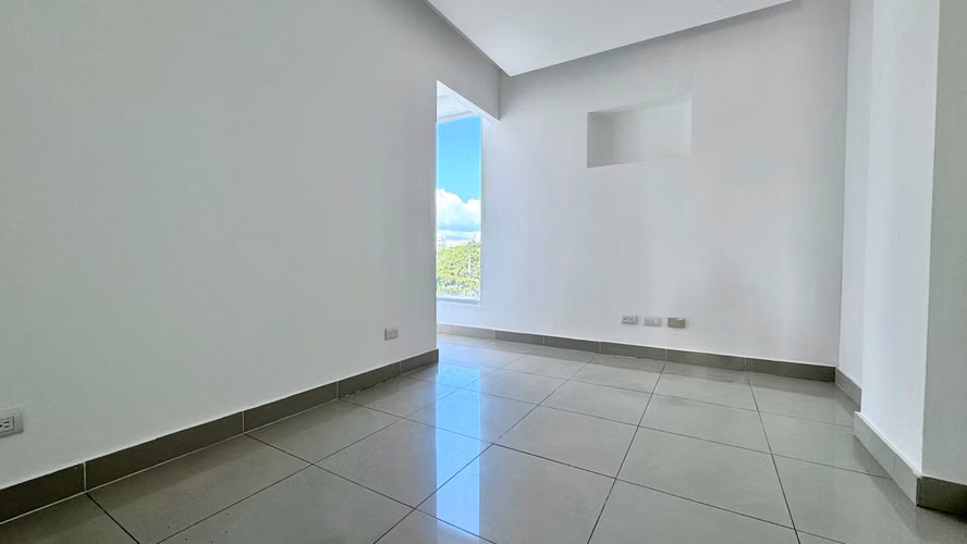 Local TERCER PISO en alquiler en Evaristo Morales - Imagen 3