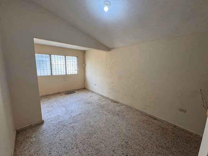 Alquilo casa Comercial en Ensanche Julieta