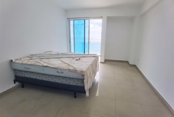 Apartamento con Vista al Mar, Semi-amueblado o con linea blanca