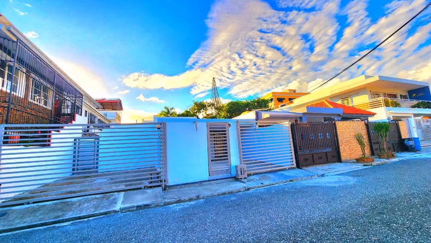 Espaciosa Casa en Alquiler, en Miramar Zona Tranquila de la ciudad de Santo Domingo