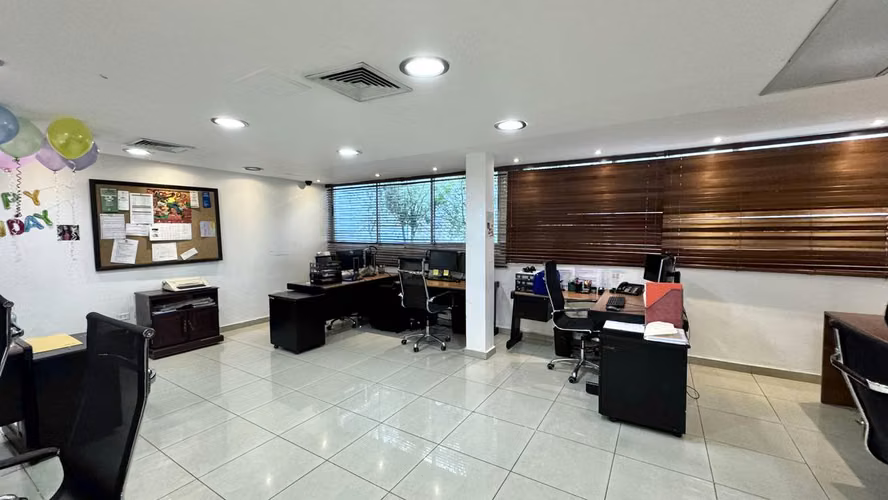 Edificio corporativo / local comercial en venta en El Vergel