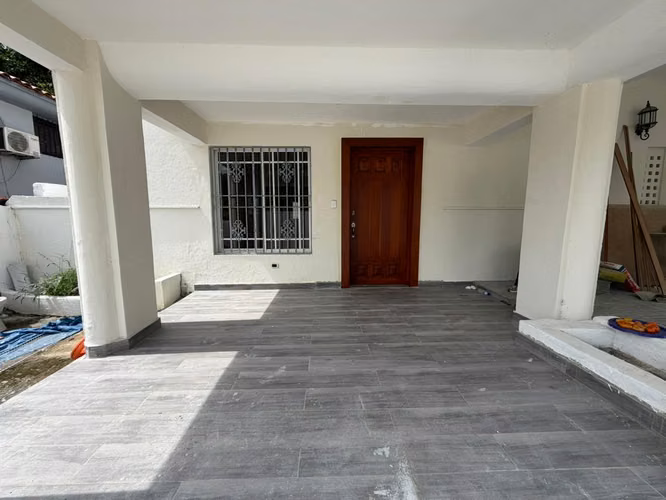 VENDO CASA EN ARROYO HONDO DE DOS NIVELES