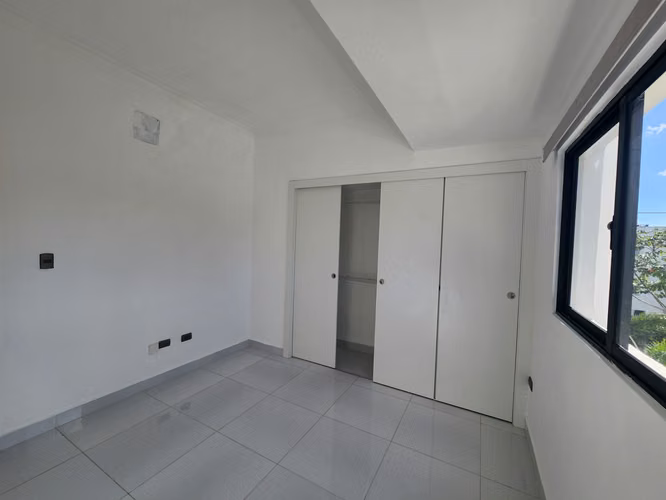 Apartamento en alquiler Evaristo Morales, 3 hab 2 parqueos