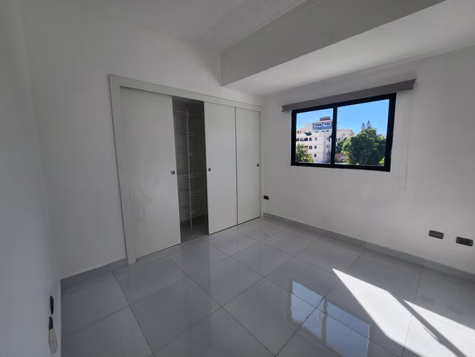 Apartamento en alquiler Evaristo Morales, 3 hab 2 parqueos