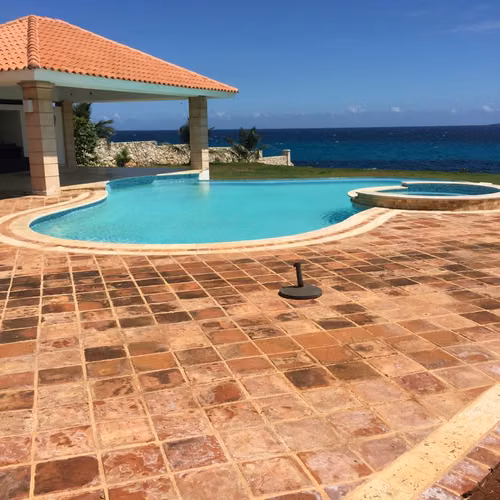 Villa en La Romana Area de Costa de 1, 300 m2 de construcción 6 habs Venta o Alquiler