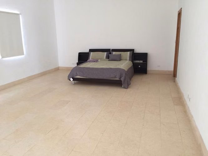 Villa en La Romana Area de Costa de 1, 300 m2 de construcción 6 habs Venta o Alquiler