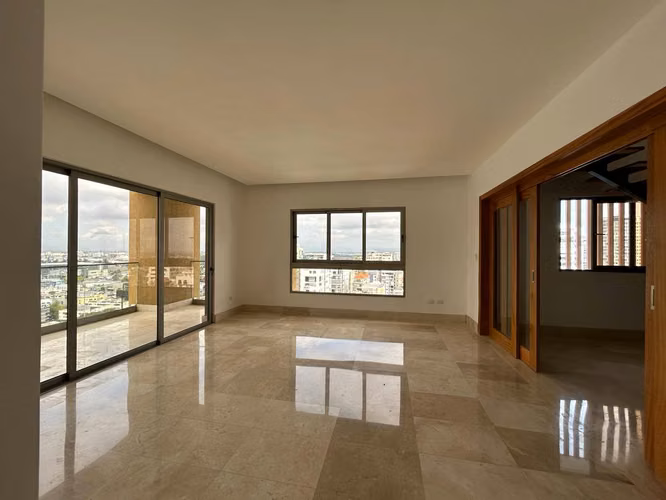 4 bedroom Penthouse in Aesanche Paraiso