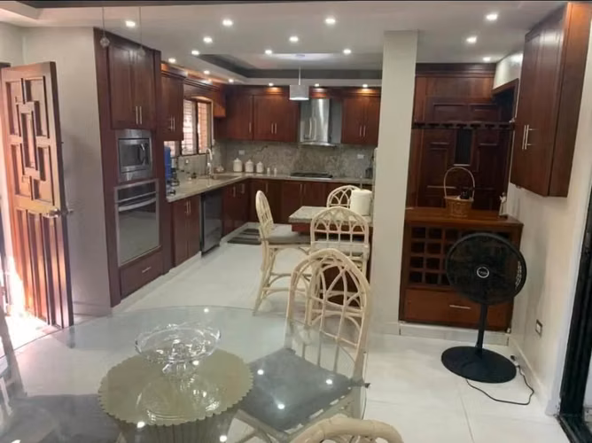 Villa de Lujo en cerro hermoso Santiago