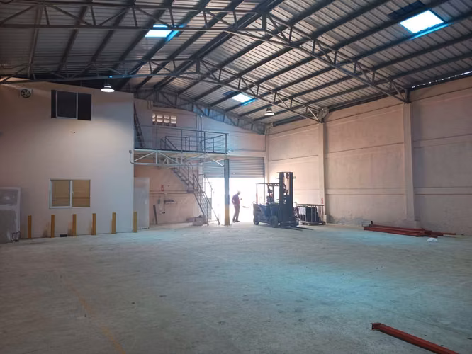 Nave en Alquiler Autopista Circunvalación