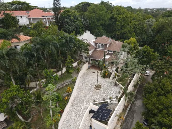 Impressive Luxury Residence for Sale or Rent in Altos de Arroyo Hondo II - Imagen 4