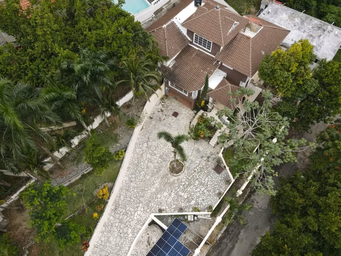 Impressive Luxury Residence for Sale or Rent in Altos de Arroyo Hondo II - Imagen 3