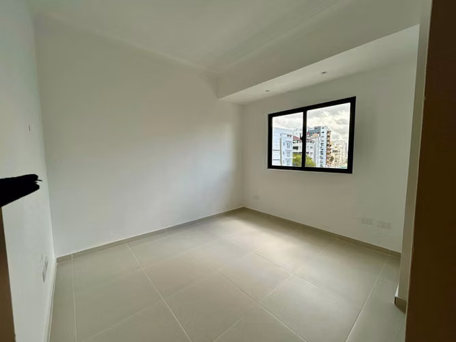 Apartamento de 2 habitaciones cerca de todo en Evaristo Morales