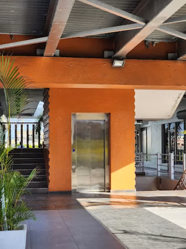 venta y alquiler de local , en plaza metropolitana - Imagen 10